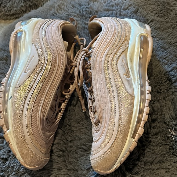 Nike shoes - Picture 3 of 5